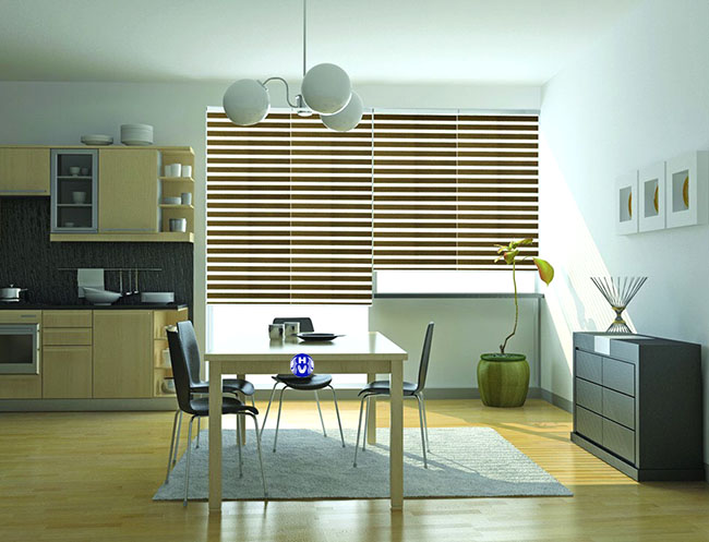 Các mẫu rèm cửa sổ sáo gỗ được sử dụng rộng dãi tại phòng bếp