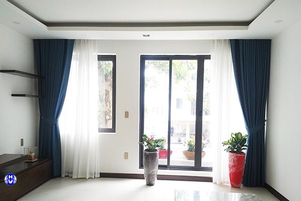 Mẫu rèm vải cửa sổ đảm bảo sự riêng tư phòng khách cho gia chủ