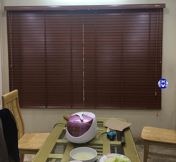 Rèm gỗ chống nắng cửa sổ phòng ăn gia đình