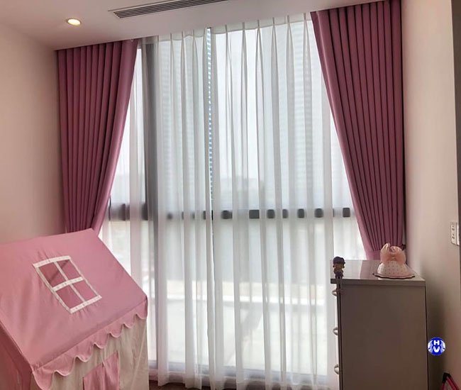 Rèm cửa màu hồng vải lụa mang đến sự nhẹ nhàng