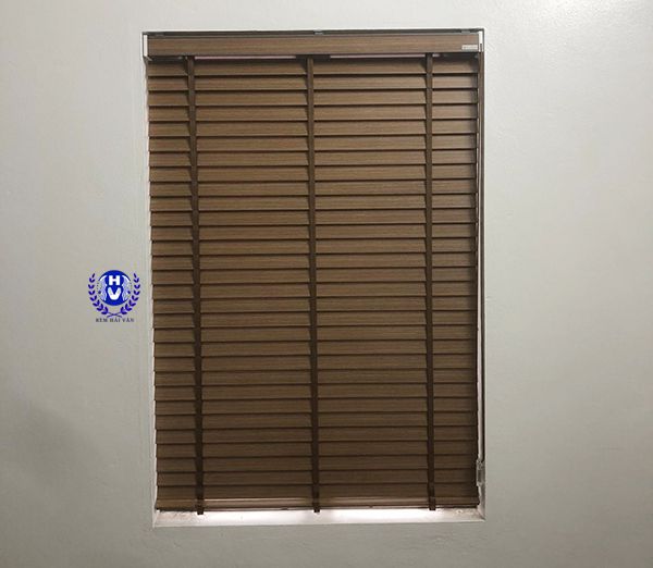 mẫu rèm gỗ vân tự nhiên cản sáng cho cửa sổ