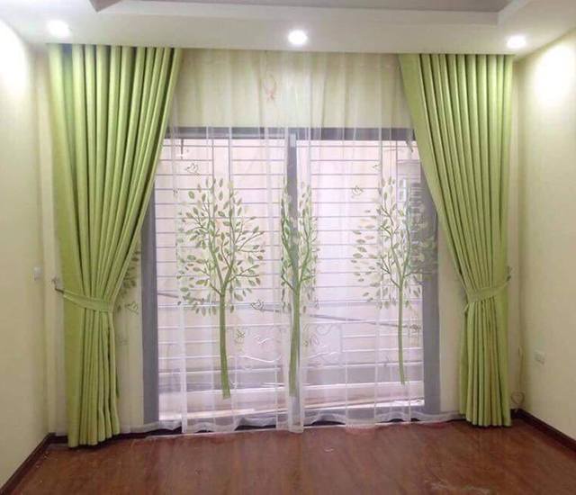 Rèm cửa màu xanh lá thể hiện sự thư giãn, an lành và trong trẻo