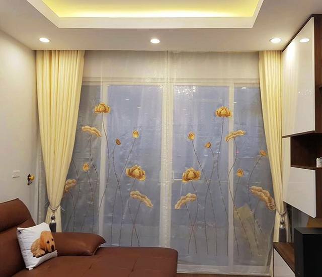 Rèm cửa vàng ánh kim được sử dụng phổ biến yêu thích