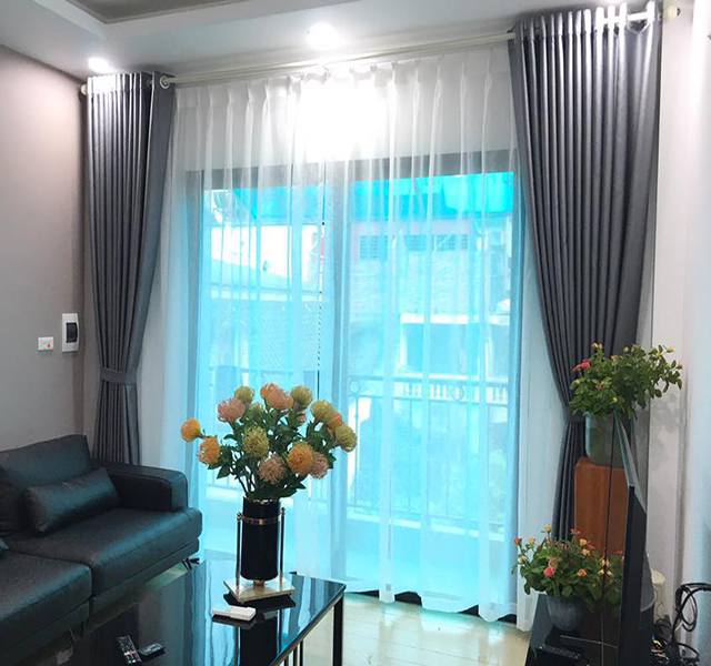 Rèm màu xám phù hợp với những người mệnh Kim