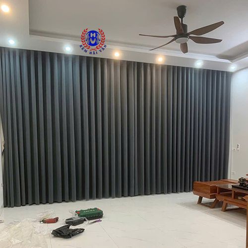rèm màu xám đậm cho biệt thự sang trọng