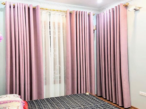 Mẫu rèm vải 2 lớp cửa sổ phòng ngủ vợ chồng màu hồng