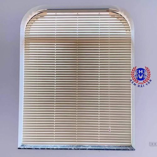 mẫu rèm sáo gỗ màu vàng đồng sang trọng