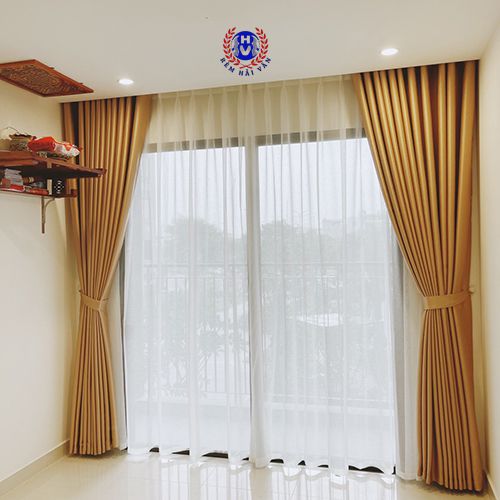 mẫu rèm vải 2 lớp màu vàng đồng cản sáng