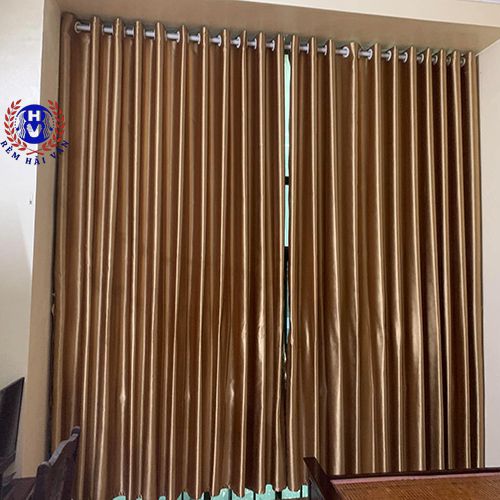 mẫu rèm vải màu vàng đồng chụp từ nhà khách hàng