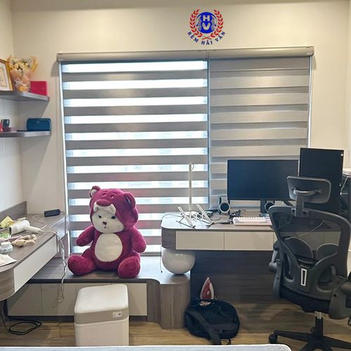 rèm cầu vồng màu ghi lắp căn hộ chung cư