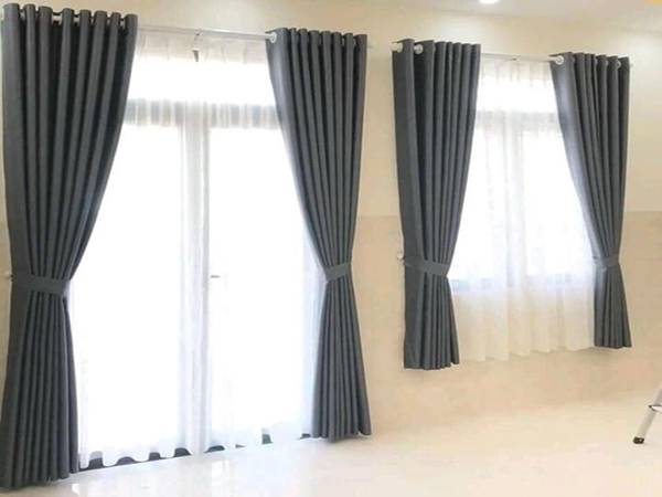 treo rèm vải 1 lớp cửa sổ chống nắng tại nhà khách hàng Hà Nội