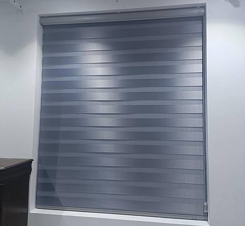 hình ảnh rèm cầu vồng màu xám phòng thờ