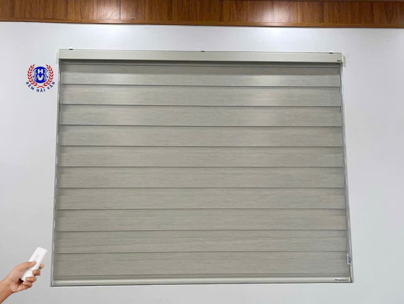 rèm cầu vồng tự động điều khiển từ xa cho phòng khách sang trọng