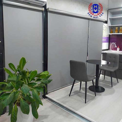 hoàn thiện lắp rèm cuốn trơn ngăn phòng 