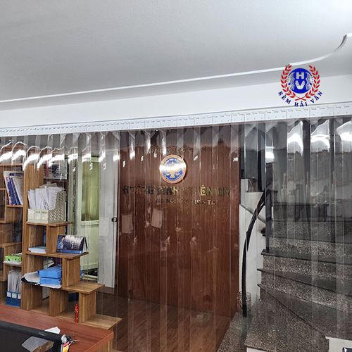 thi công hoàn thiện rèm nhựa pvc trong suốt ngăn tách không gian