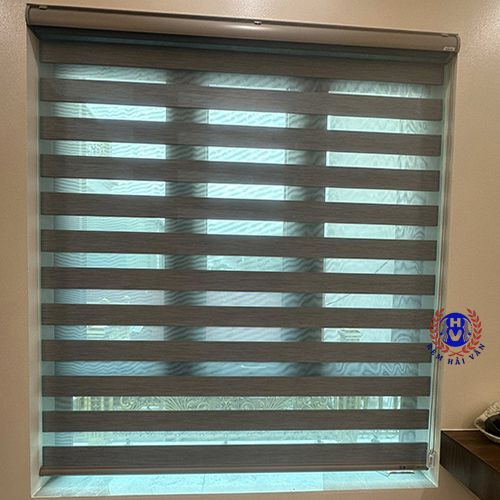 rèm kéo che nắng lắp lọt trong khung cửa