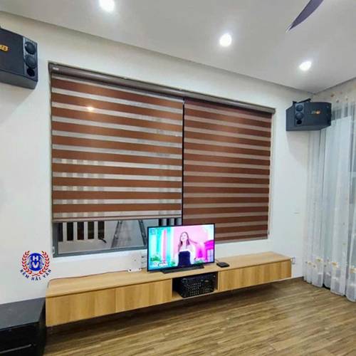 mẫu rèm cầu vồng màu gỗ phong cách nội thất hiện đại