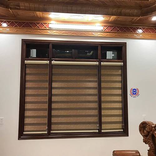 mẫu rèm cầu vồng màu gỗ tự nhiên lắp phòng thờ