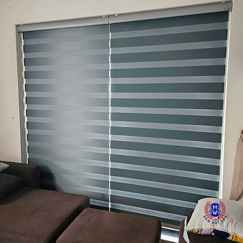rèm cầu vồng cửa chính màu xanh trẻ trung