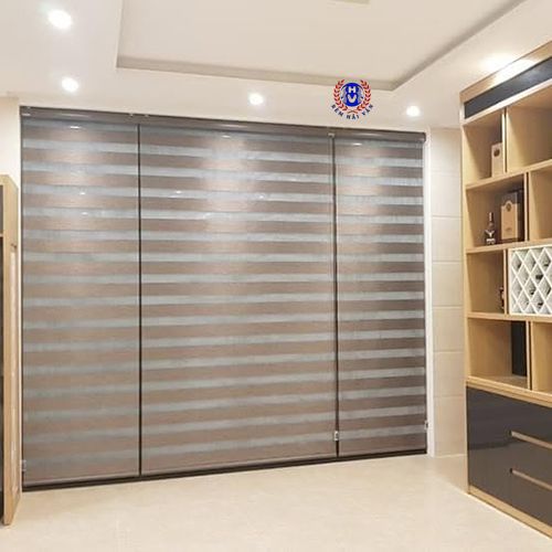 rèm cầu vồng màu ghi xám cho cửa chính