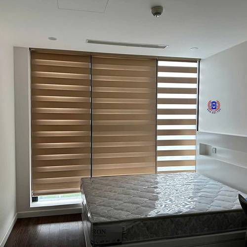 rèm cầu vồng màu gỗ lắp phòng ngủ mộc mạc giản dị