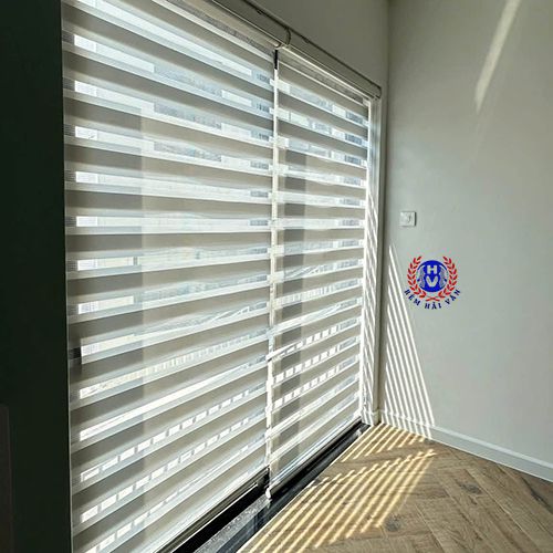 rèm cầu vồng màu trắng cho cửa chính