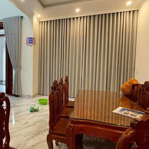 rèm cửa phòng ăn làm từ chất liệu vải polyester