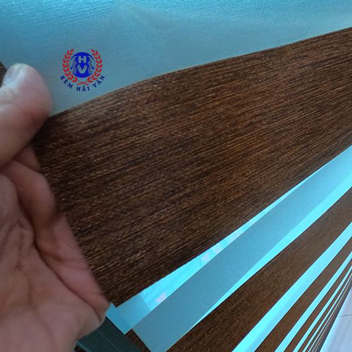 cận cảnh chất liệu vải rèm cầu vồng cửa sổ