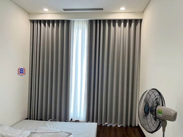 rèm cửa màu ghi sáng được khách hàng bắc giang yêu thích