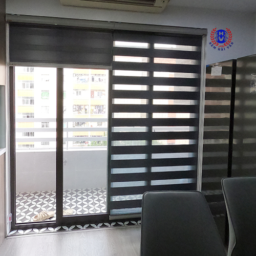 hoàn thiện rèm cầu vồng phòng khách chung cư