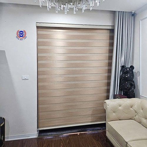 mẫu rèm cầu vồng phòng khách màu gỗ