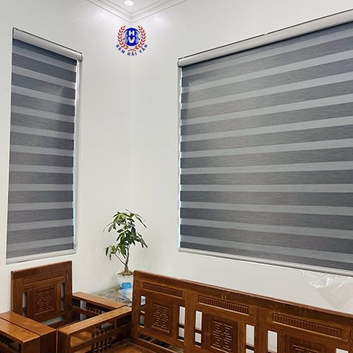 mẫu rèm cầu vồng phòng khách màu xám đậm