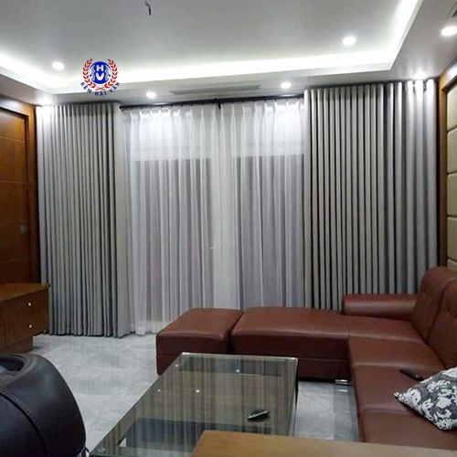 mẫu rèm vải màu bạc lắp phòng khách gia đình