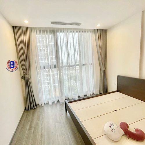 ẫu rèm vải màu bạc lắp phòng ngủ gia đình