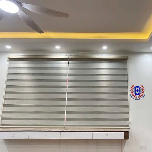 Rèm cầu vồng màu ghi nhạt cho phòng khách diện tích 15m2 chung cư