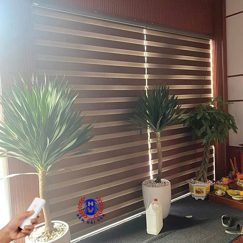 rèm cầu vồng tự động lắp đặt phòng khách sang trọng