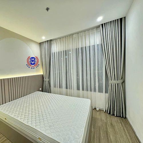 rèm cửa màu bạc dễ phối với nội thất