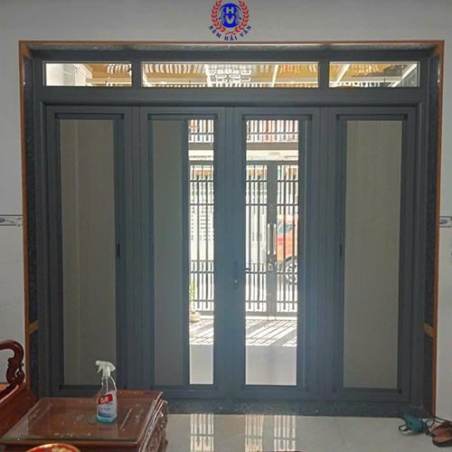 lắp đặt hệ trên kính rèm tổ ong cho phòng khách