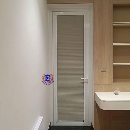 rèm tổ ong trên kính lắp cửa đi