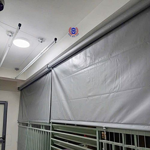 mẫu rèm bạt tự cuốn lắp ban công chung cư