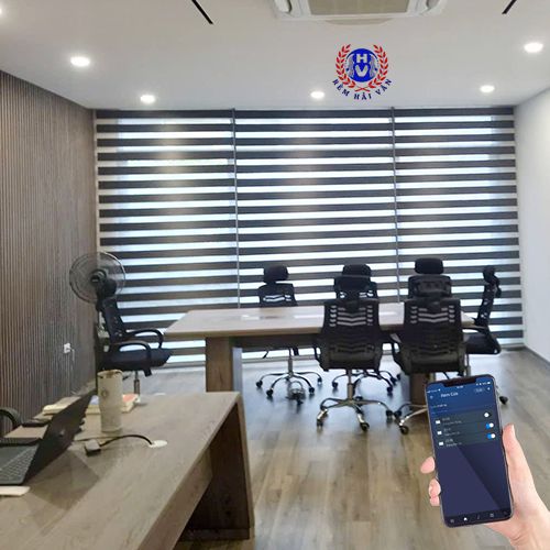 rèm cầu vồng tự động đóng mở qua điện thoại thông minh