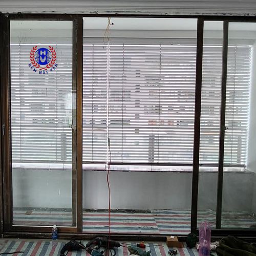 rèm sáo nhôm ngoài trời hệ cuốn cáp lắp ban công chung cư