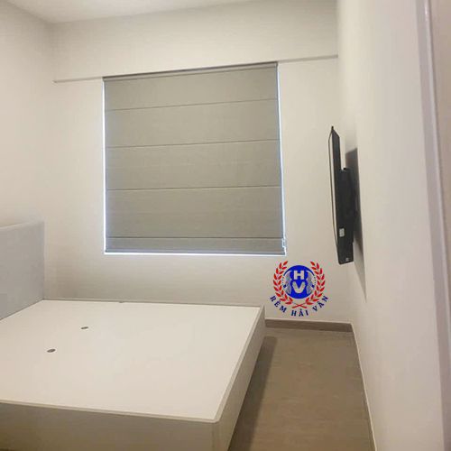 mẫu rèm roman màu ghi lắp phòng ngủ chung cư hà nội