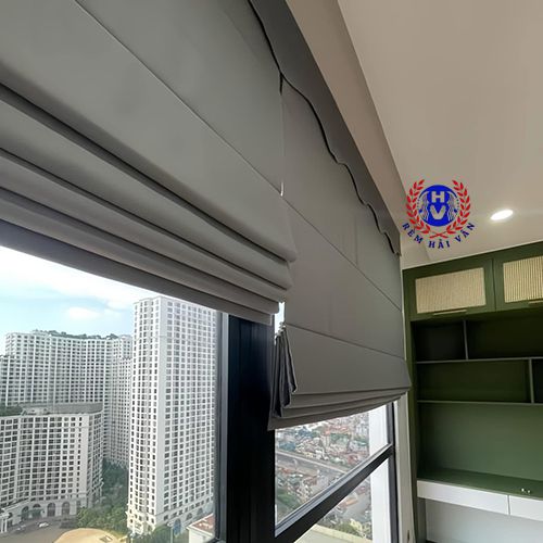 mẫu rèm roman phòng ngủ màu xám có yếm