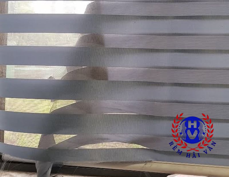 hình ảnh vải rèm cầu vồng bị rách