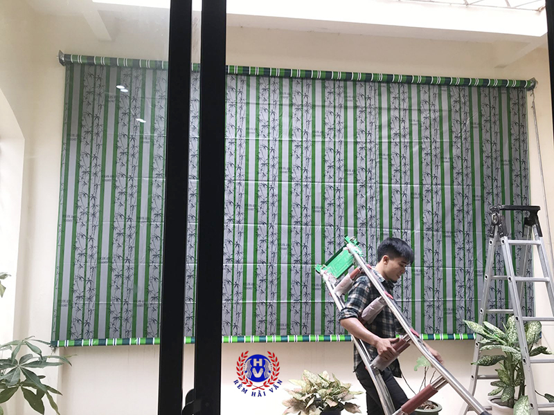 lắp đặt hoàn thiện rèm che nắng ban công chung cư bảo vệ ngôi nhà