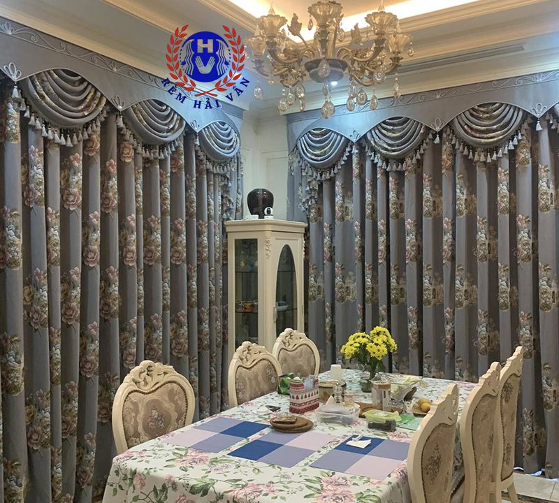 lắp đặt mẫu rèm yếm sò tân cổ điển phòng ăn