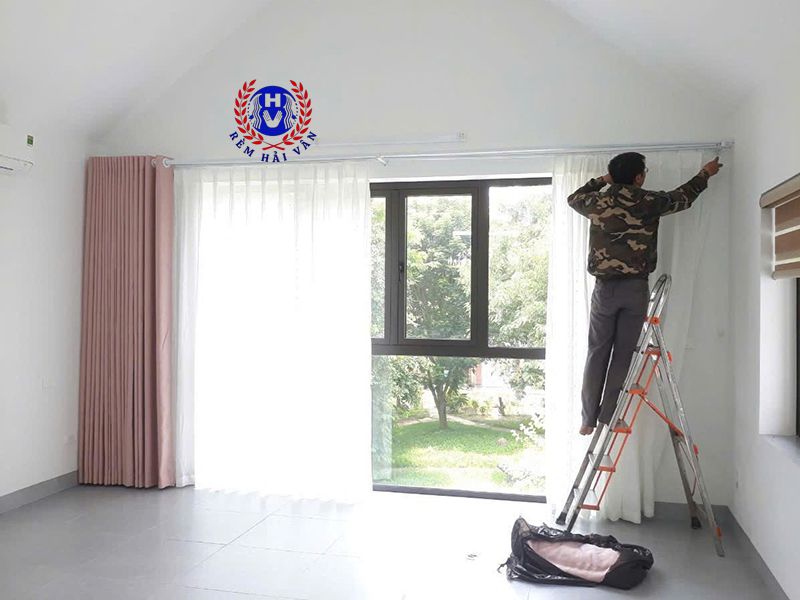 mẫu rèm vải 2 lớp màu hồng phấn nhẹ nhàng