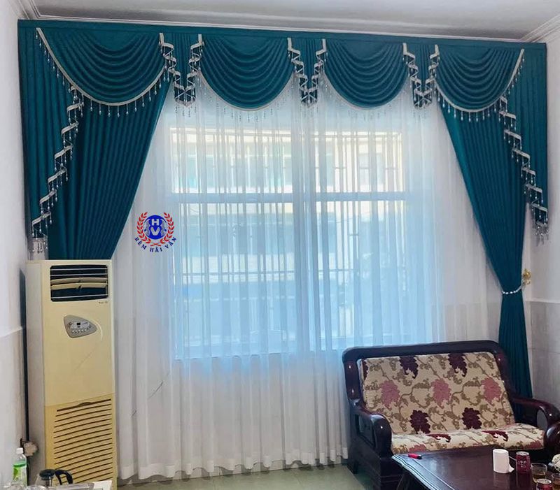 mẫu rèm yếm sò mềm mại tạo sức hút cho căn phòng