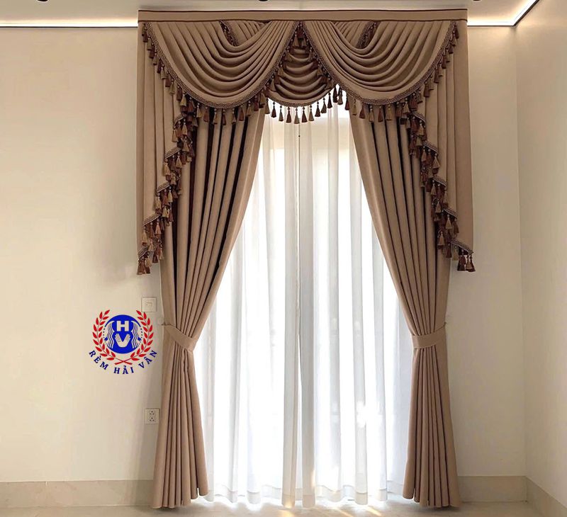 rèm vải 2 lớp và yếm may phong cách tân cổ điển